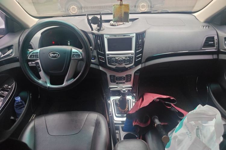 Used BYD Surui 2014 1.5L Manual Luxury Model Center Console