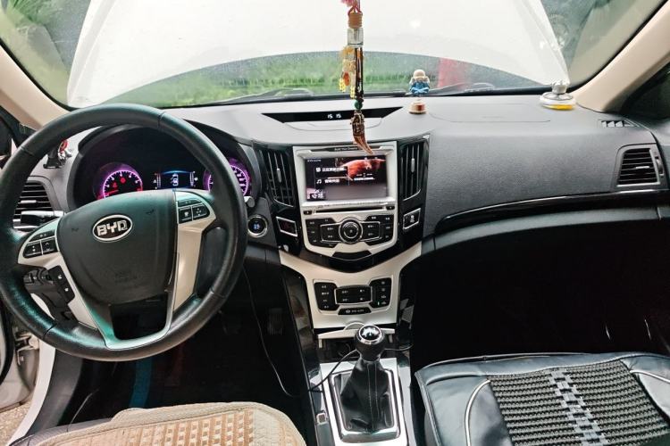 Used BYD Surui 2014 1.5L Manual Luxury Model Center Console