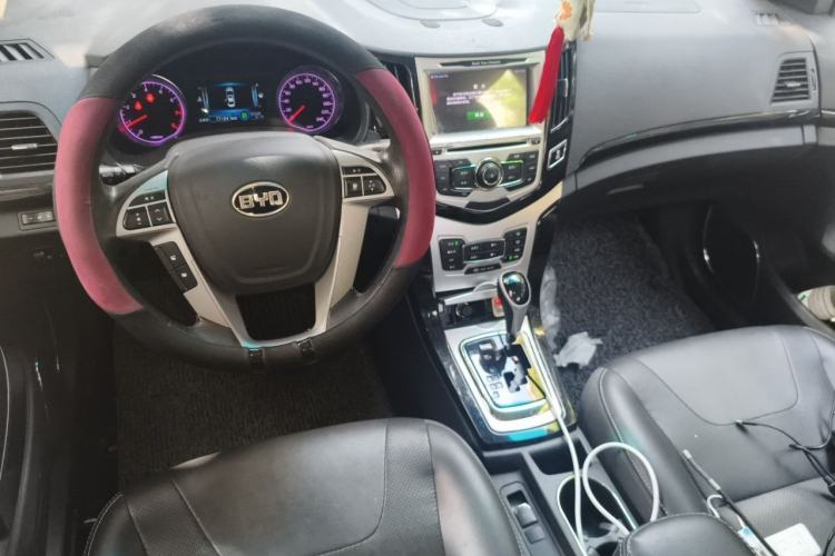 Used BYD Surui 2014 1.5TID Automatic Luxury Model Center Console