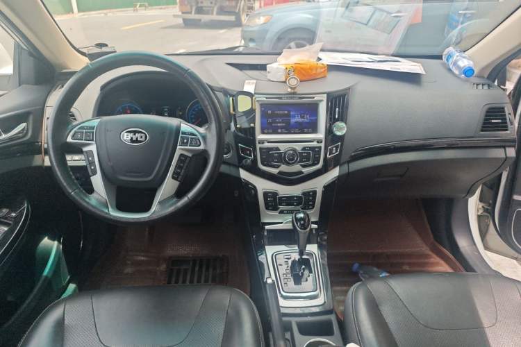 Used BYD Surui 2014 1.5L Automatic Luxury Model Center Console