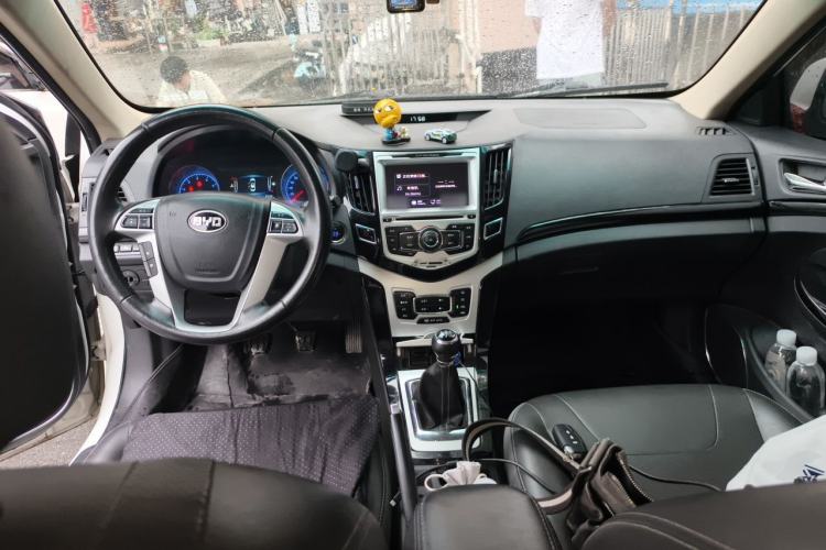 Used BYD Surui 2014 1.5L Manual Luxury Model Center Console