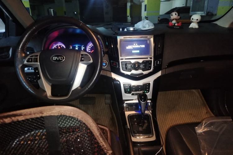 Used BYD Surui 2014 1.5L Automatic Luxury Model Center Console
