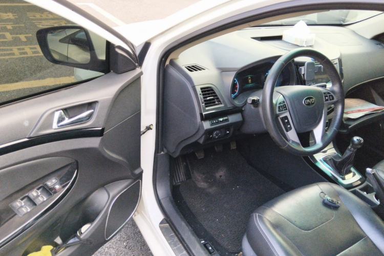 Used BYD Surui 2014 1.5L Manual Luxury Model Driver Seat