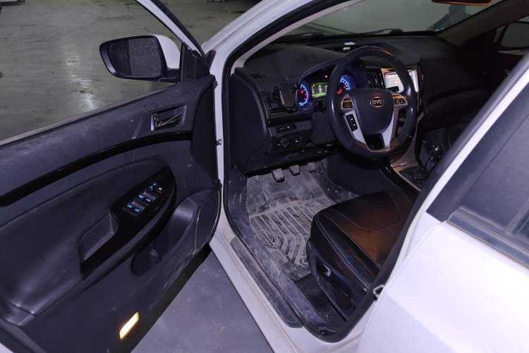 Used BYD Surui 2014 1.5L Manual Luxury Model Driver Seat