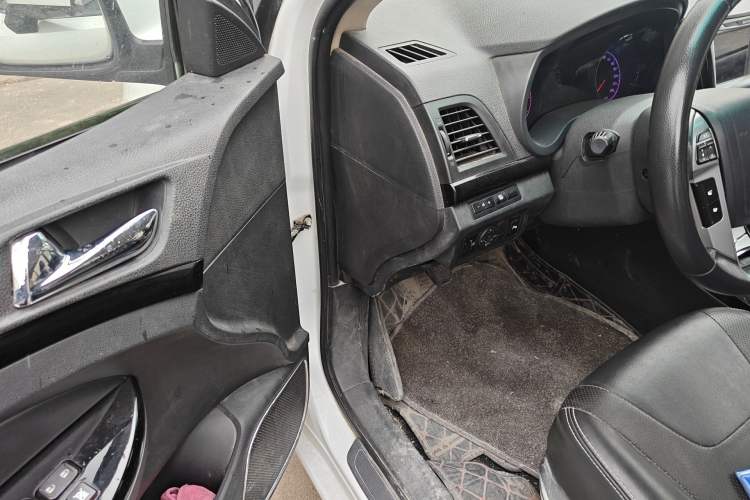 Used BYD Surui 2014 1.5L Manual Luxury Model Driver Seat