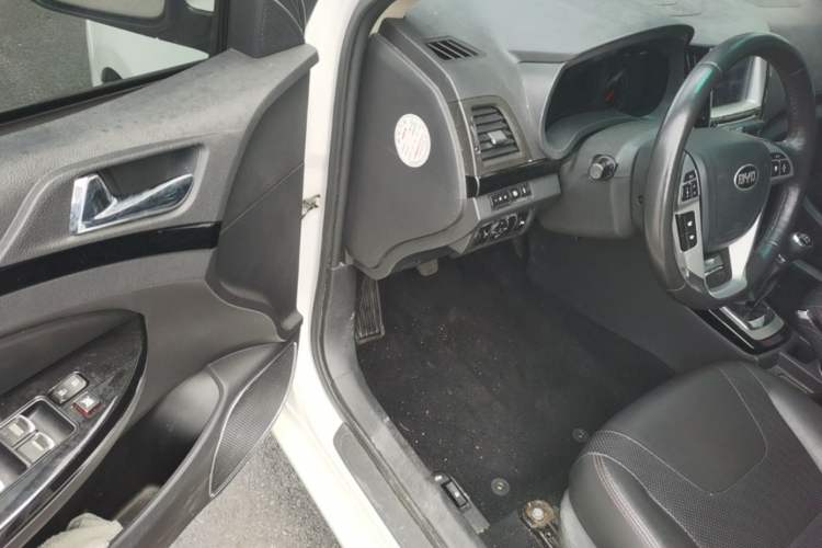 Used BYD Surui 2014 1.5L Manual Luxury Model Driver Seat