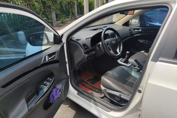 Used BYD Surui 2014 1.5L Manual Luxury Model Driver Seat