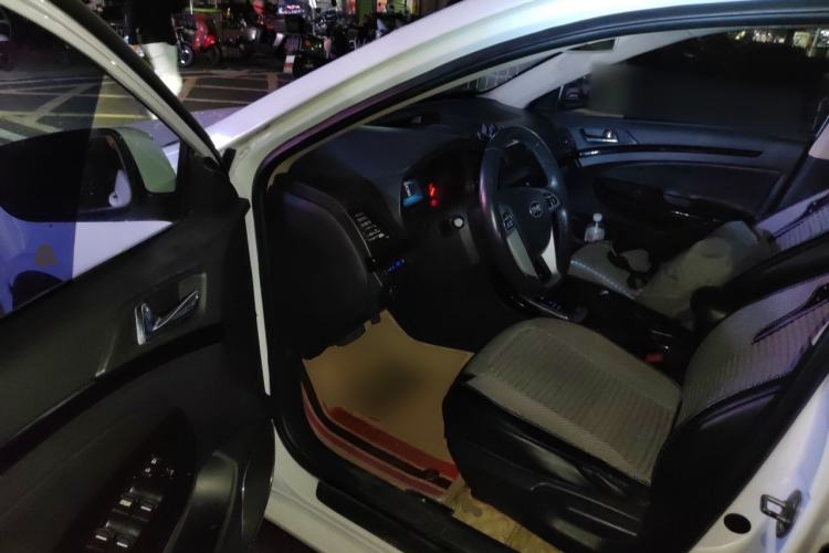 Used BYD Surui 2014 1.5L Automatic Comfort Version Driver Seat