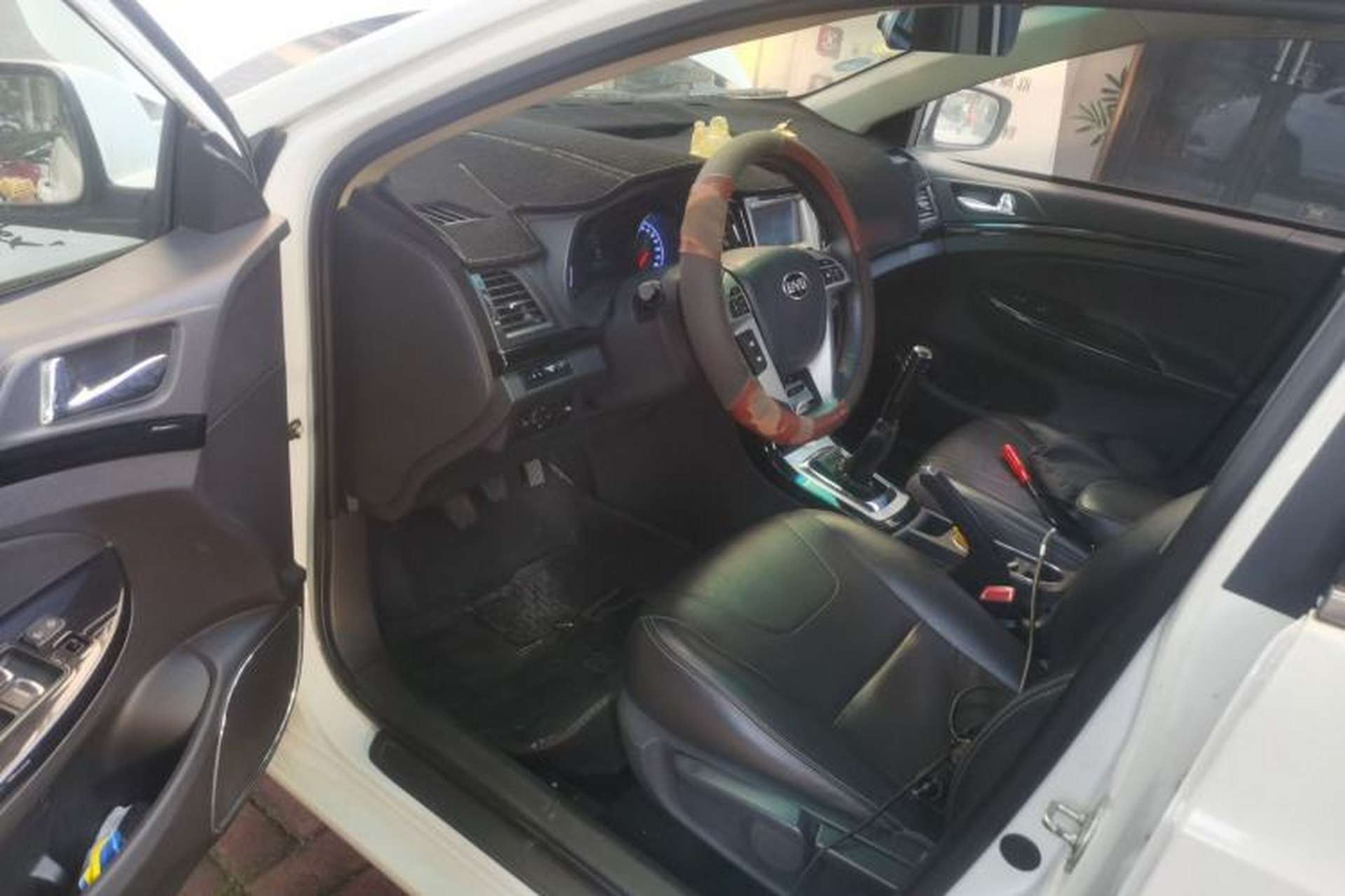 Used BYD Surui 2014 1.5L Manual Luxury Model Driver Seat