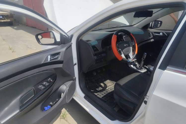 Used BYD Surui 2014 1.5L Manual Luxury Model Driver Seat
