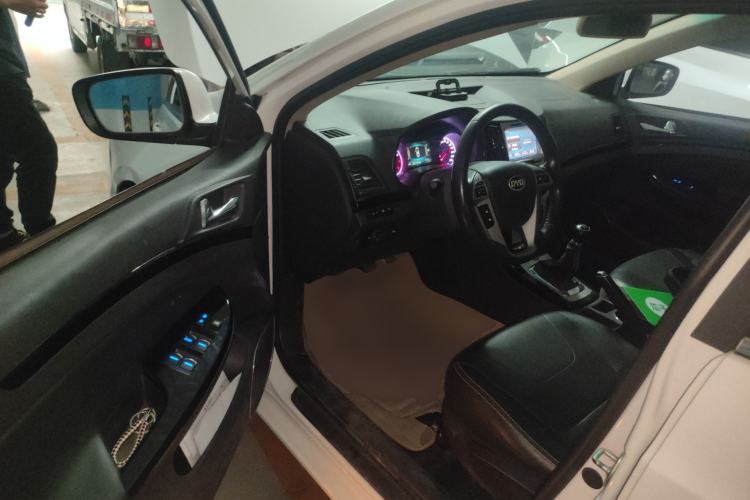 Used BYD Surui 2014 1.5L Manual Luxury Model Driver Seat