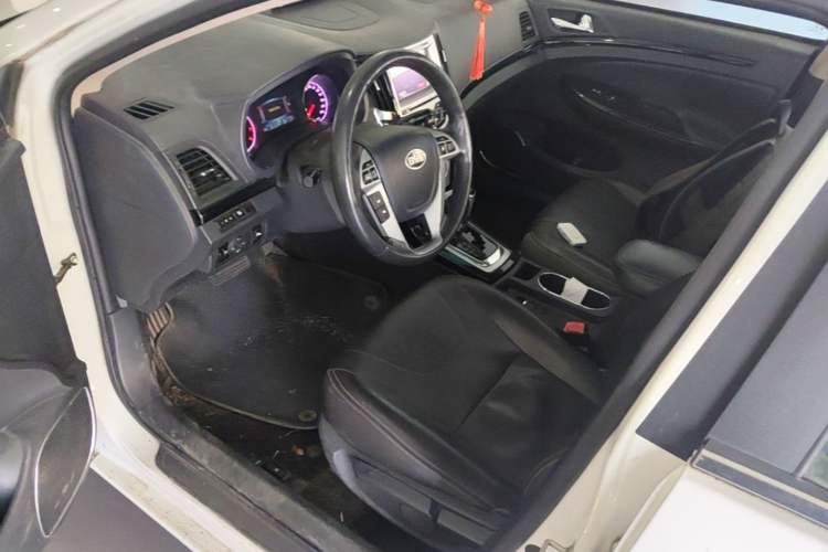 Used BYD Surui 2014 1.5TID Automatic Luxury Model Driver Seat