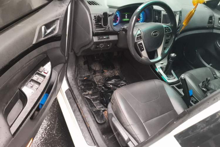 Used BYD Surui 2014 1.5L Manual Luxury Model Driver Seat