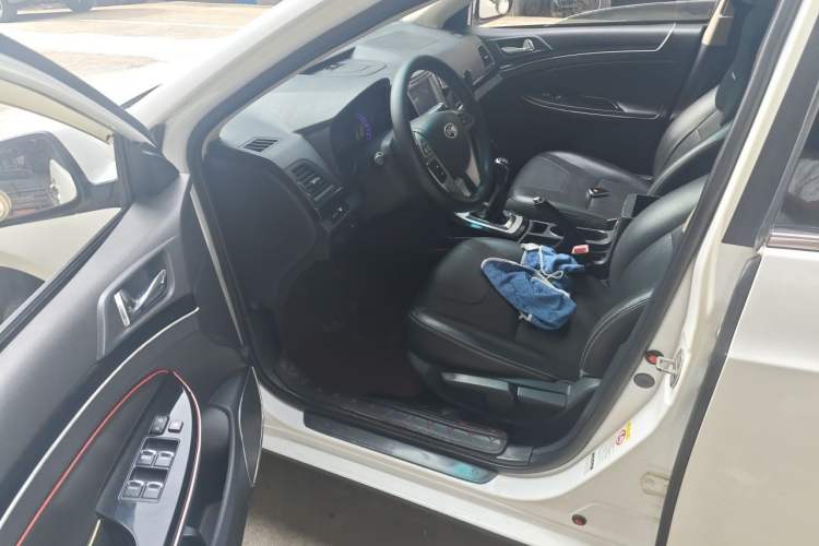 Used BYD Surui 2014 1.5L Manual Luxury Model Driver Seat