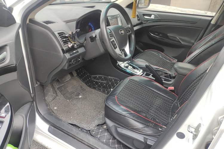 Used BYD Surui 2014 1.5L Automatic Luxury Model Driver Seat