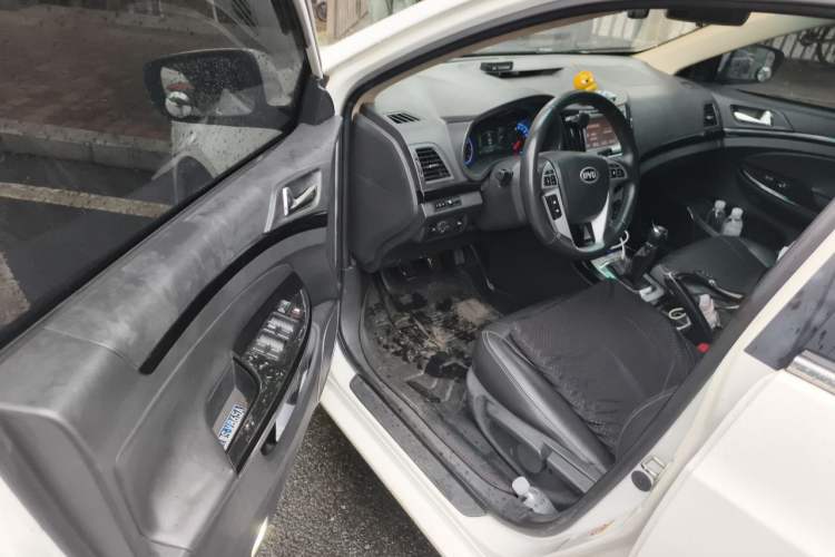 Used BYD Surui 2014 1.5L Manual Luxury Model Driver Seat
