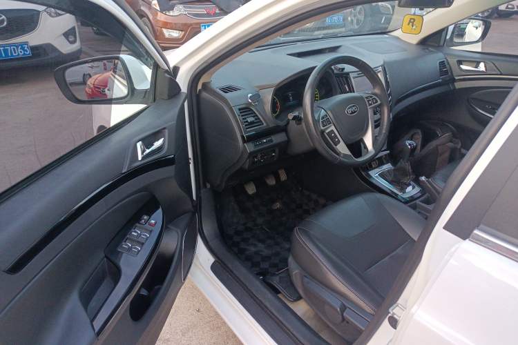 Used BYD Surui 2014 1.5L Manual Luxury Model Driver Seat
