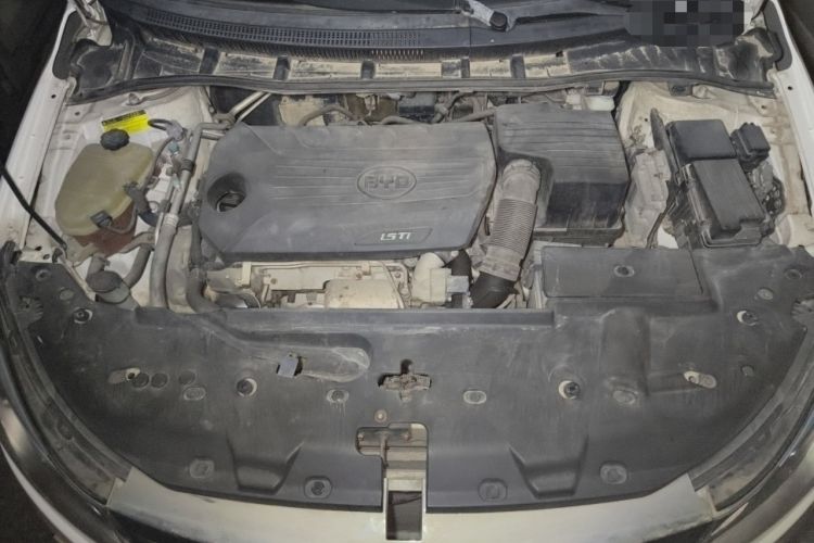 Used BYD Surui 2014 1.5TID Automatic Luxury Model Engine Bay