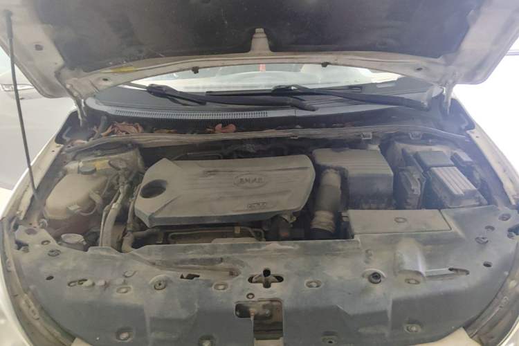 Used BYD Surui 2014 1.5TID Automatic Luxury Model Engine Bay
