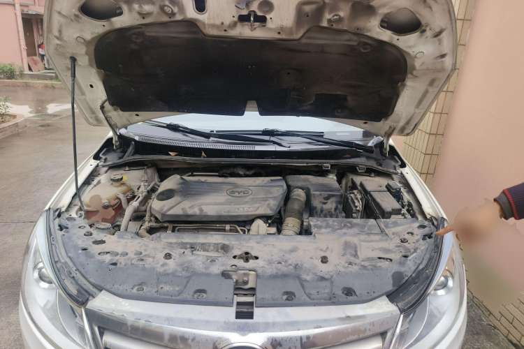 Used BYD Surui 2014 1.5TID Automatic Luxury Model Engine Bay