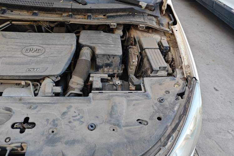 Used BYD Surui 2014 1.5TI Manual Luxury Edition Engine Bay Left