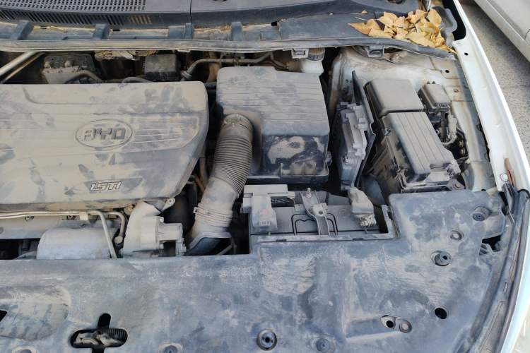 Used BYD Surui 2014 1.5TID Automatic Flagship Model Engine Bay Left