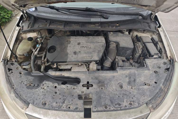 Used BYD Surui 2014 1.5TID Automatic Luxury Model Engine Bay