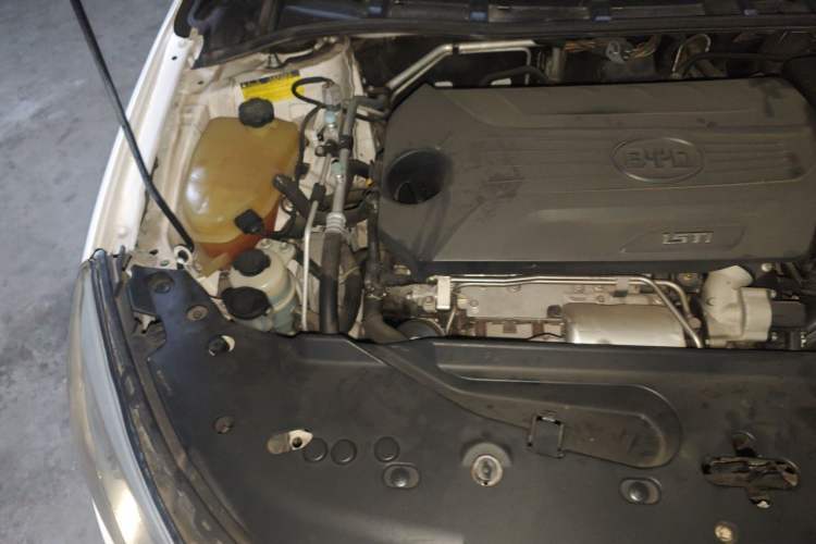 Used BYD Surui 2014 1.5TI Manual Luxury Edition Engine Bay Right