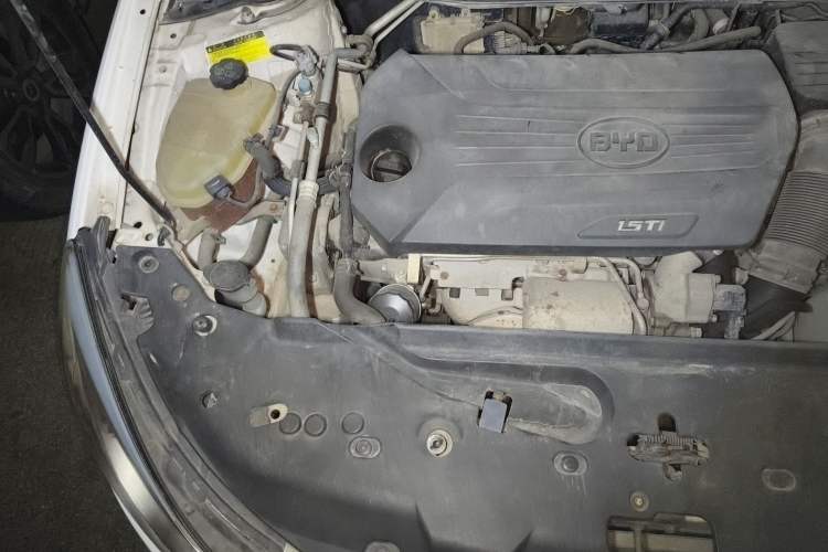 Used BYD Surui 2014 1.5TID Automatic Luxury Model Engine Bay Right