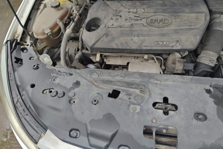Used BYD Surui 2014 1.5TID Automatic Luxury Model Engine Bay Right