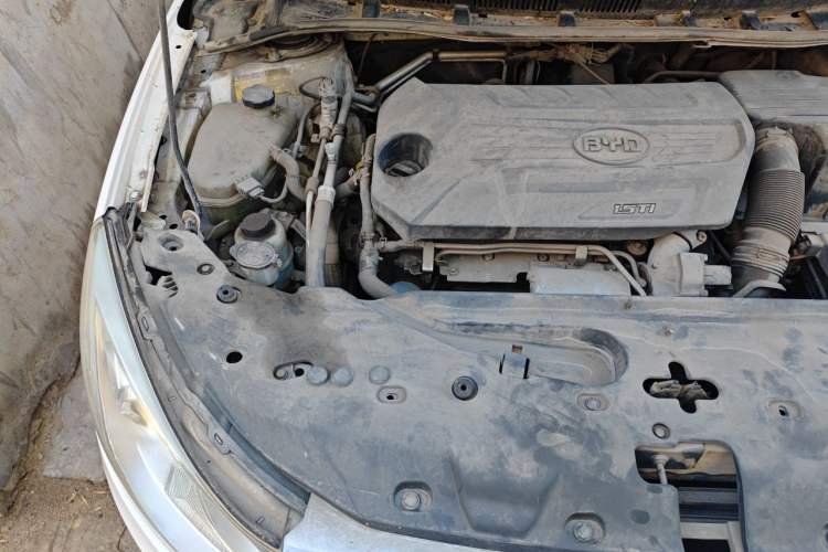 Used BYD Surui 2014 1.5TI Manual Luxury Edition Engine Bay Right