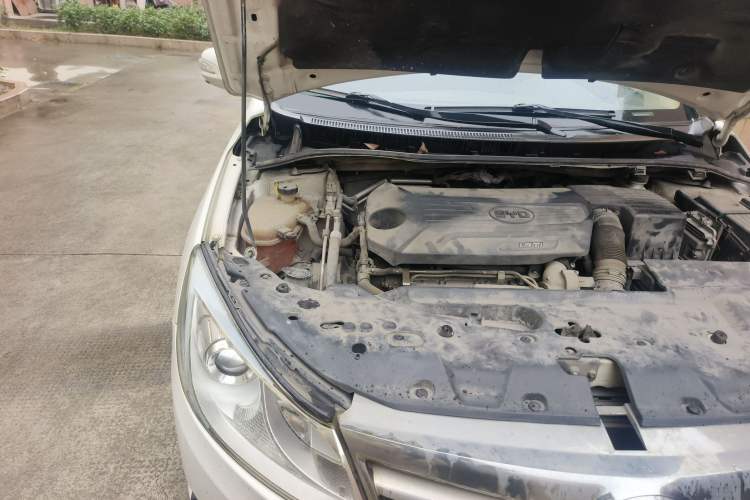 Used BYD Surui 2014 1.5TID Automatic Luxury Model Engine Bay Right
