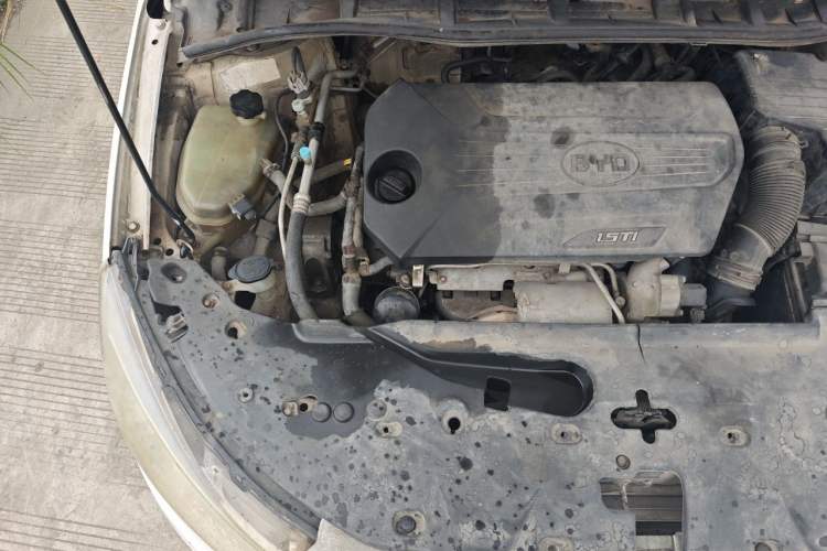 Used BYD Surui 2014 1.5TID Automatic Luxury Model Engine Bay Right