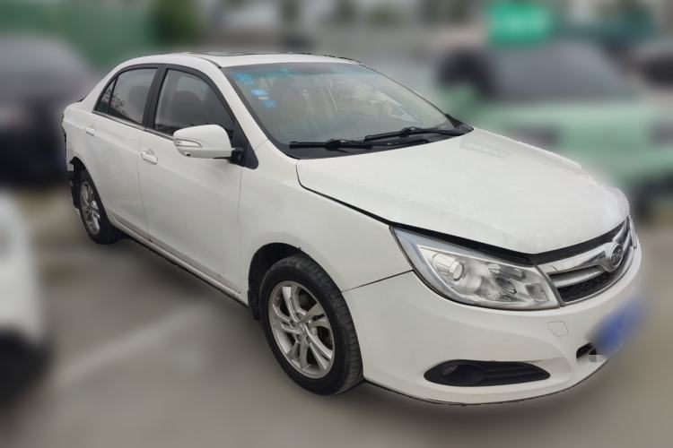 Used BYD Surui 2014 1.5L Manual Luxury Model Front Right 45 Deg