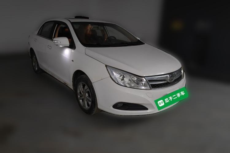 Used BYD Surui 2014 1.5L Manual Luxury Model Front Right 45 Deg