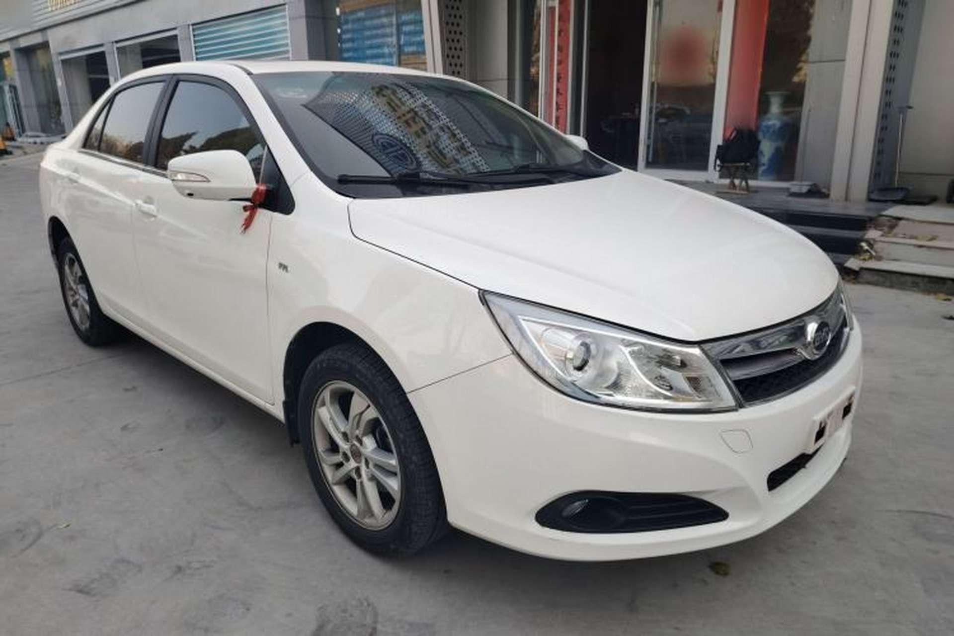 Used BYD Surui 2014 1.5L Automatic Luxury Model Front Right 45 Deg