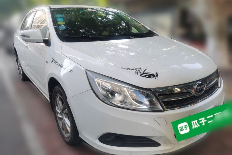 Used BYD Surui 2014 1.5L Manual Luxury Model Front Right 45 Deg
