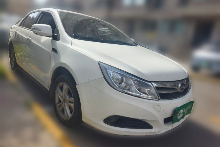 Used BYD Surui 2014 1.5TID Automatic Luxury Model Front Right 45 Deg