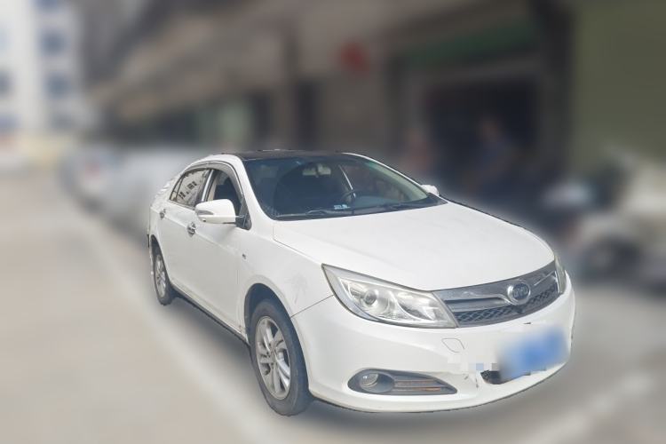 Used BYD Surui 2014 1.5L Manual Luxury Model Front Right 45 Deg