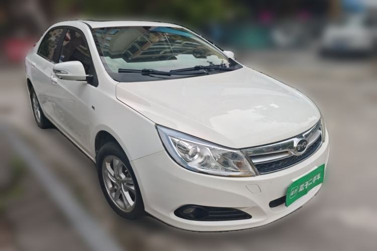 Used BYD Surui 2014 1.5L Manual Luxury Model Front Right 45 Deg