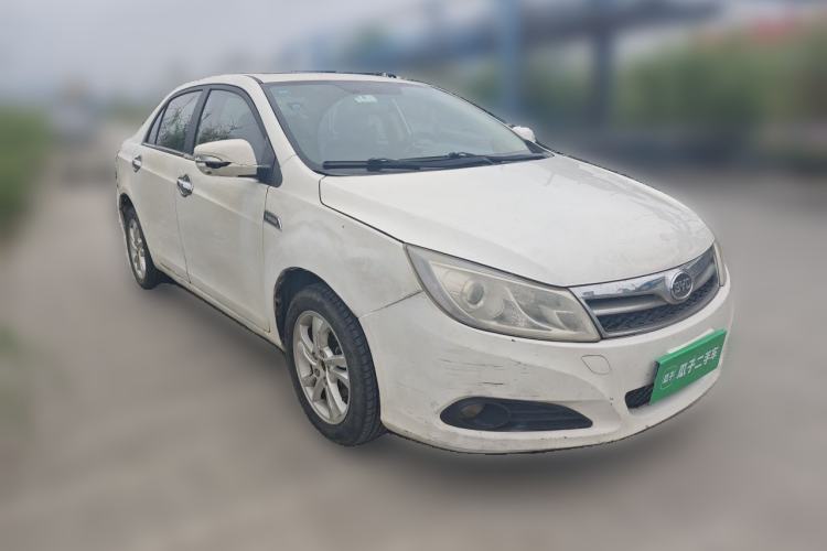 Used BYD Surui 2014 1.5TID Automatic Luxury Model Front Right 45 Deg