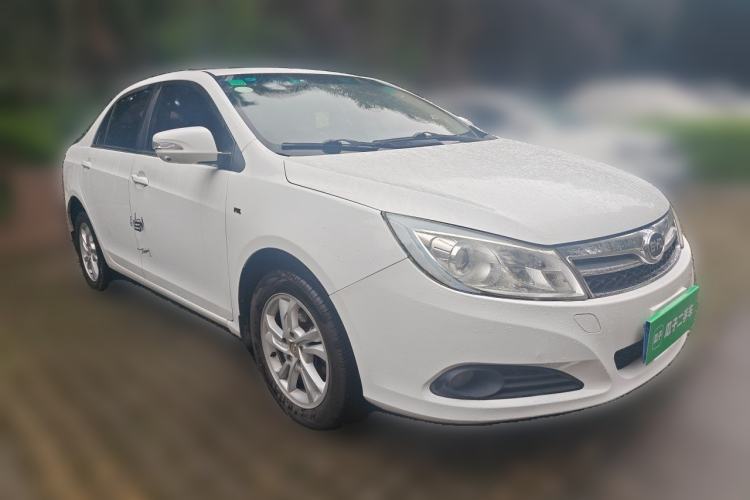 Used BYD Surui 2014 1.5L Manual Luxury Model Front Right 45 Deg