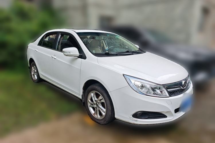 Used BYD Surui 2014 1.5L Manual Luxury Model Front Right 45 Deg