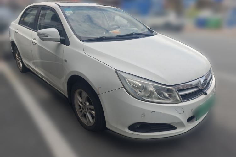 Used BYD Surui 2014 1.5L Automatic Luxury Model Front Right 45 Deg