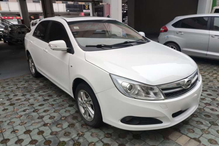 Used BYD Surui 2014 1.5L Manual Luxury Model Front Right 45 Deg
