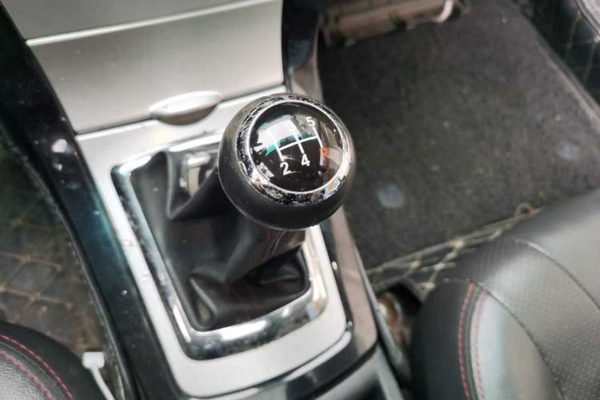 Used BYD Surui 2014 1.5L Manual Luxury Model Gear Lever