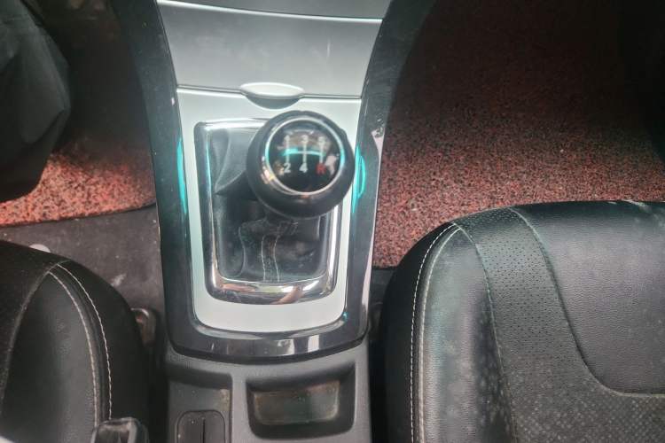 Used BYD Surui 2014 1.5L Manual Luxury Model Gear Lever