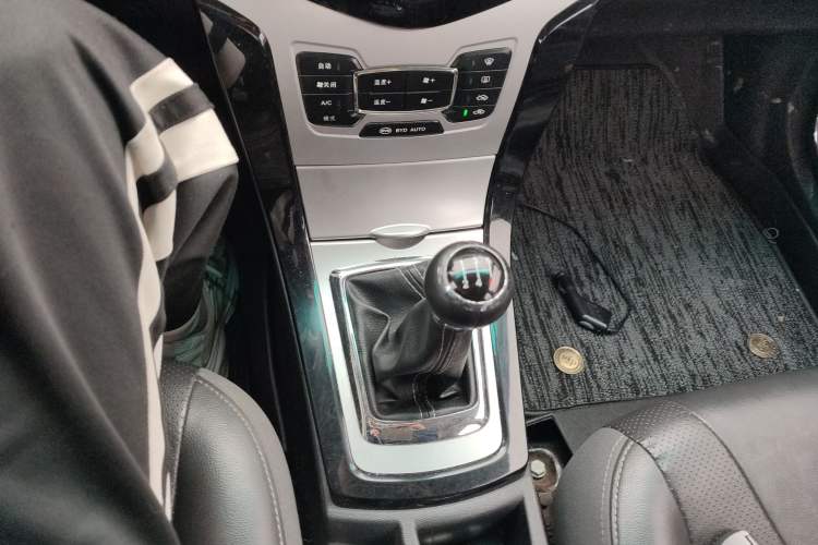 Used BYD Surui 2014 1.5L Manual Luxury Model Gear Lever