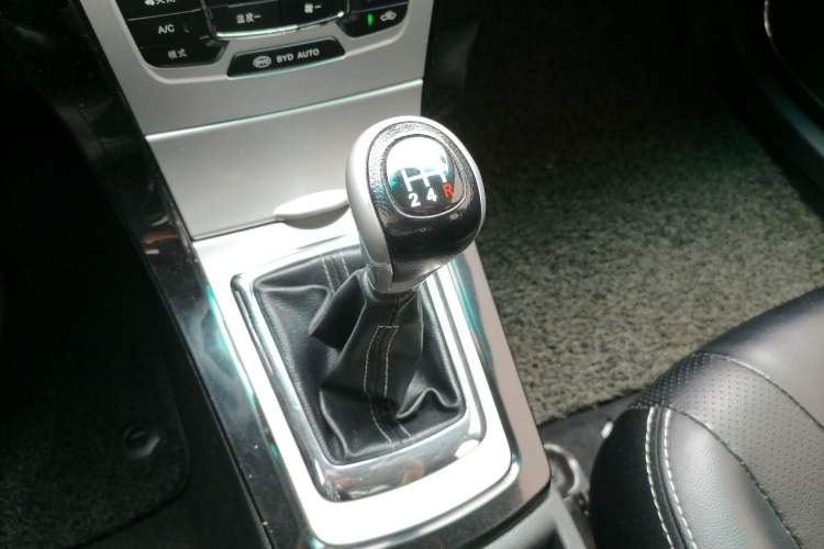 Used BYD Surui 2014 1.5L Manual Luxury Model Gear Lever