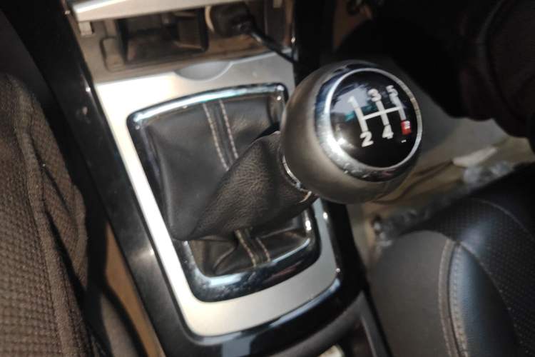 Used BYD Surui 2014 1.5L Manual Luxury Model Gear Lever